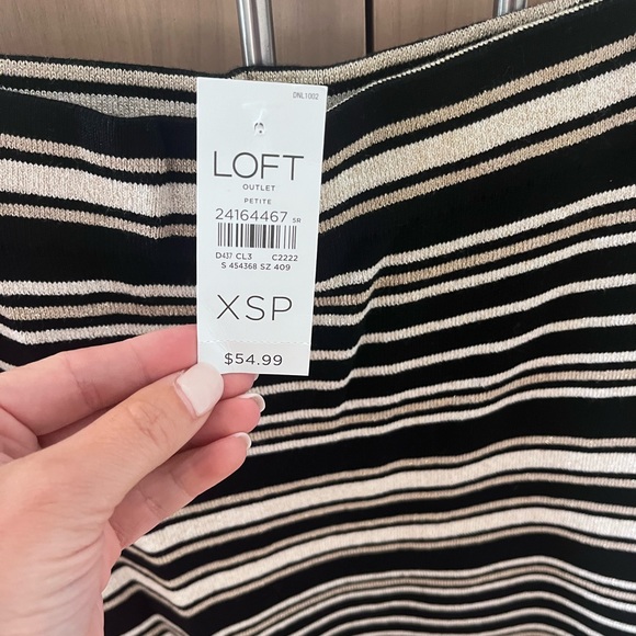 LOFT stretchy pencil skirt NWT - Picture 2 of 2